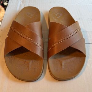 Olukai Women’s Leather Slide Sandals size 7 - worn once! Excellent condition